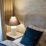 Cozy Boulevard In The Heart Of